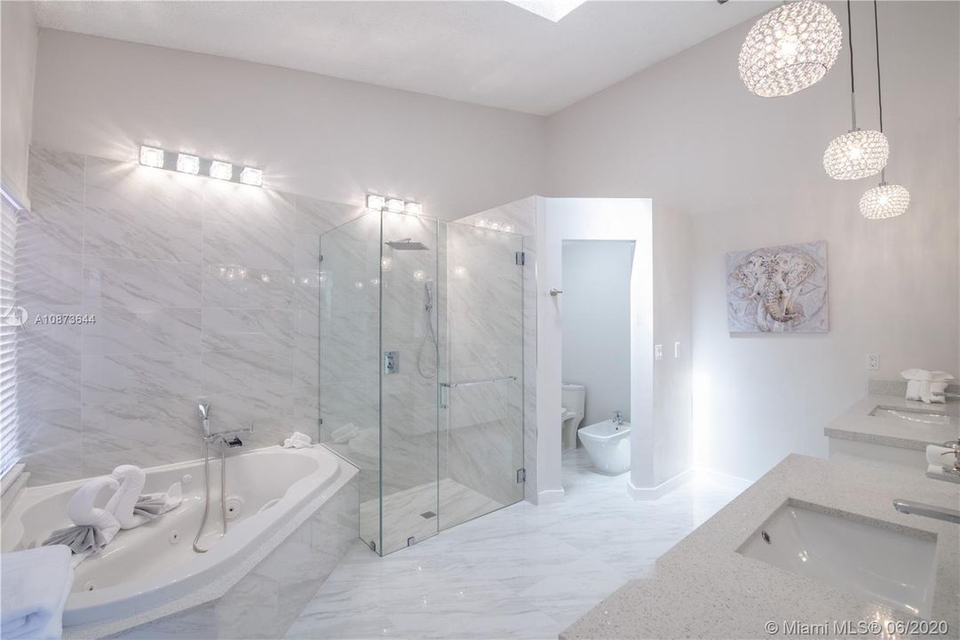 Recently Rented: $5,000 (5 beds, 3 baths, 3194 Square Feet)