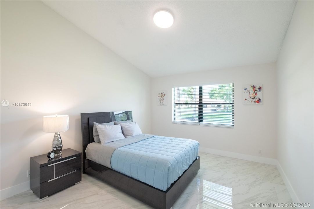 Recently Rented: $5,000 (5 beds, 3 baths, 3194 Square Feet)