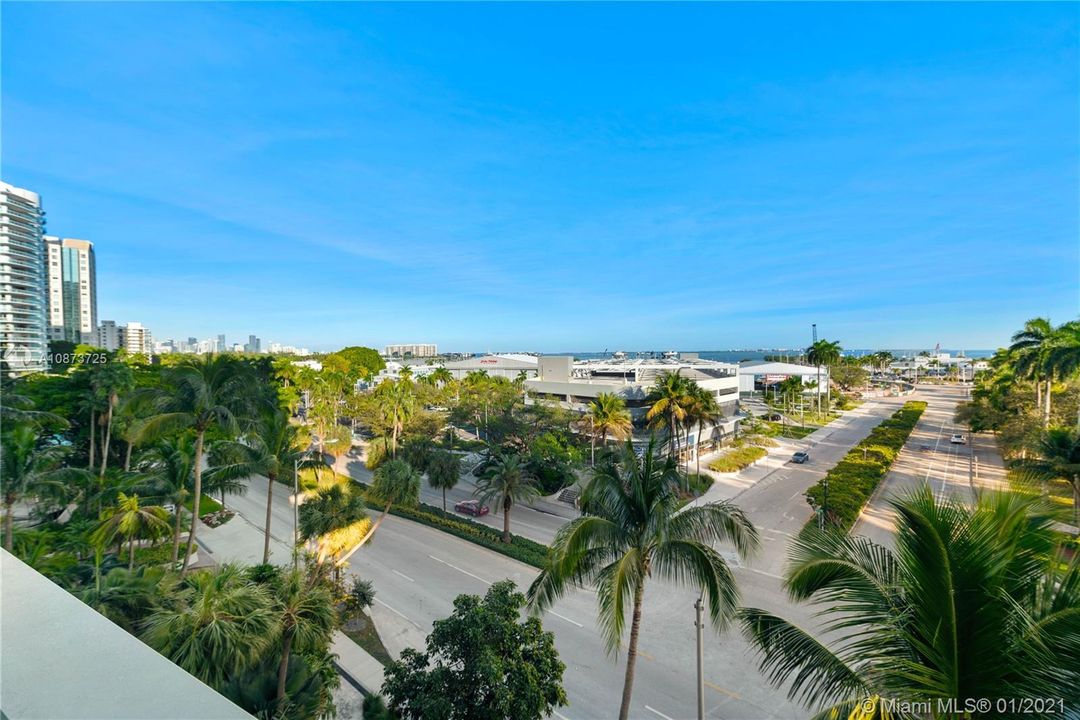 Recently Sold: $3,550,000 (5 beds, 5 baths, 3838 Square Feet)