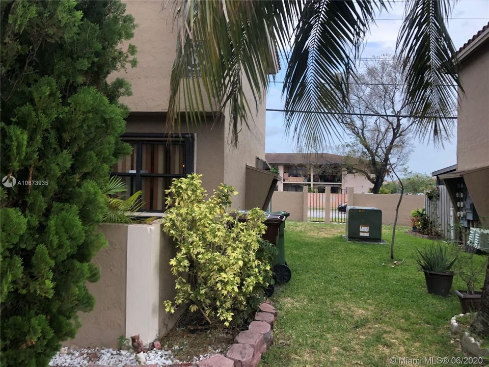 Recientemente alquilado: $1,600 (2 camas, 2 baños, 1176 Pies cuadrados)