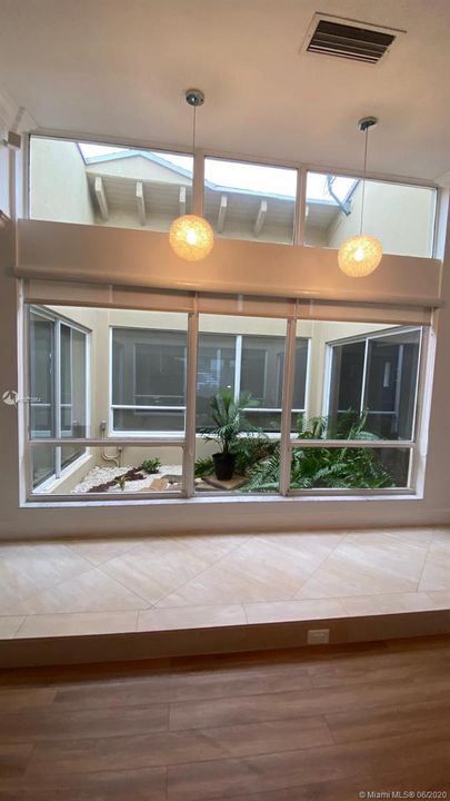 Recientemente alquilado: $4,400 (4 camas, 3 baños, 2591 Pies cuadrados)