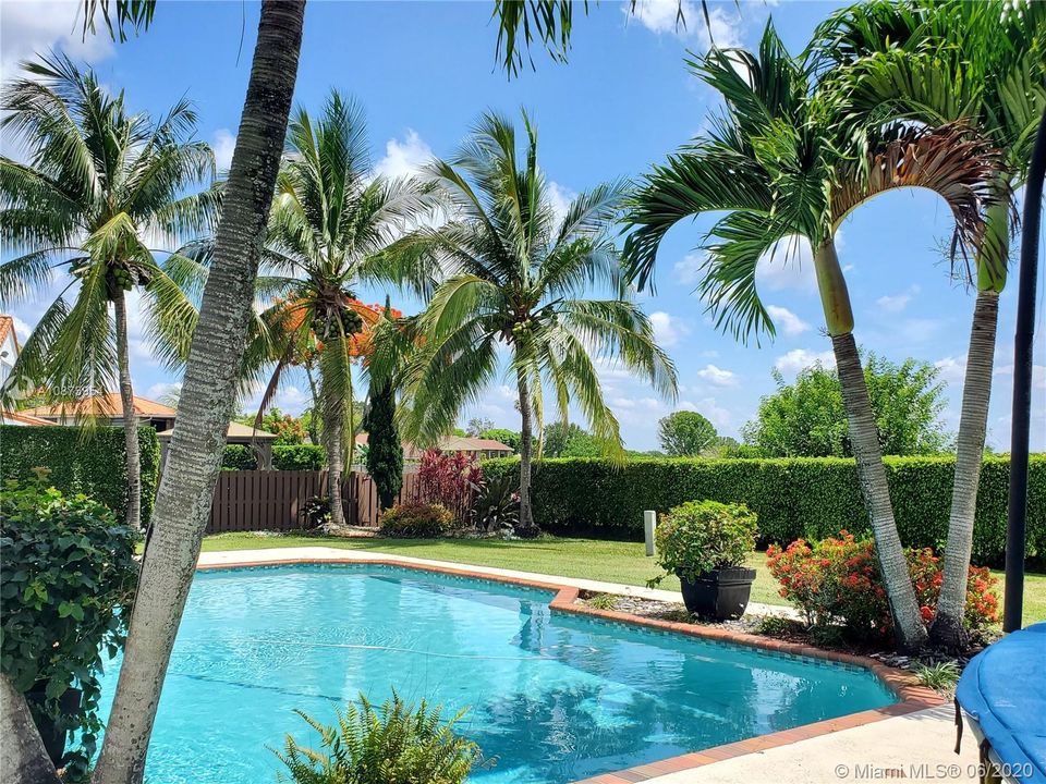 Recientemente alquilado: $4,400 (4 camas, 3 baños, 2591 Pies cuadrados)