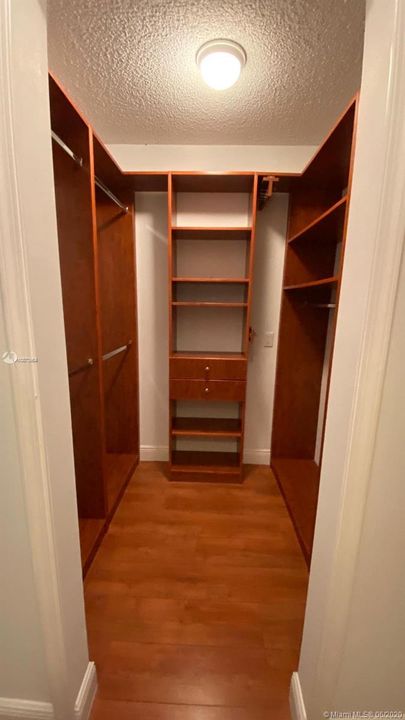 Recientemente alquilado: $4,400 (4 camas, 3 baños, 2591 Pies cuadrados)
