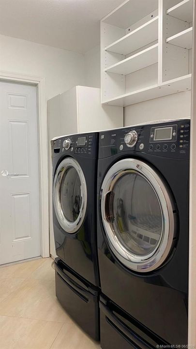 Recientemente alquilado: $4,400 (4 camas, 3 baños, 2591 Pies cuadrados)