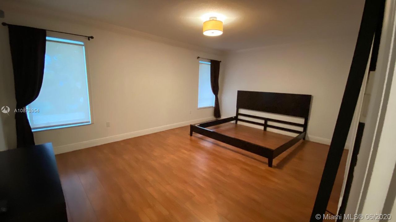 Recientemente alquilado: $4,400 (4 camas, 3 baños, 2591 Pies cuadrados)