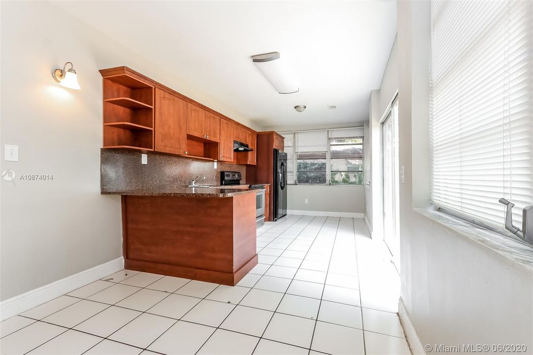 Recientemente alquilado: $2,095 (3 camas, 2 baños, 1538 Pies cuadrados)