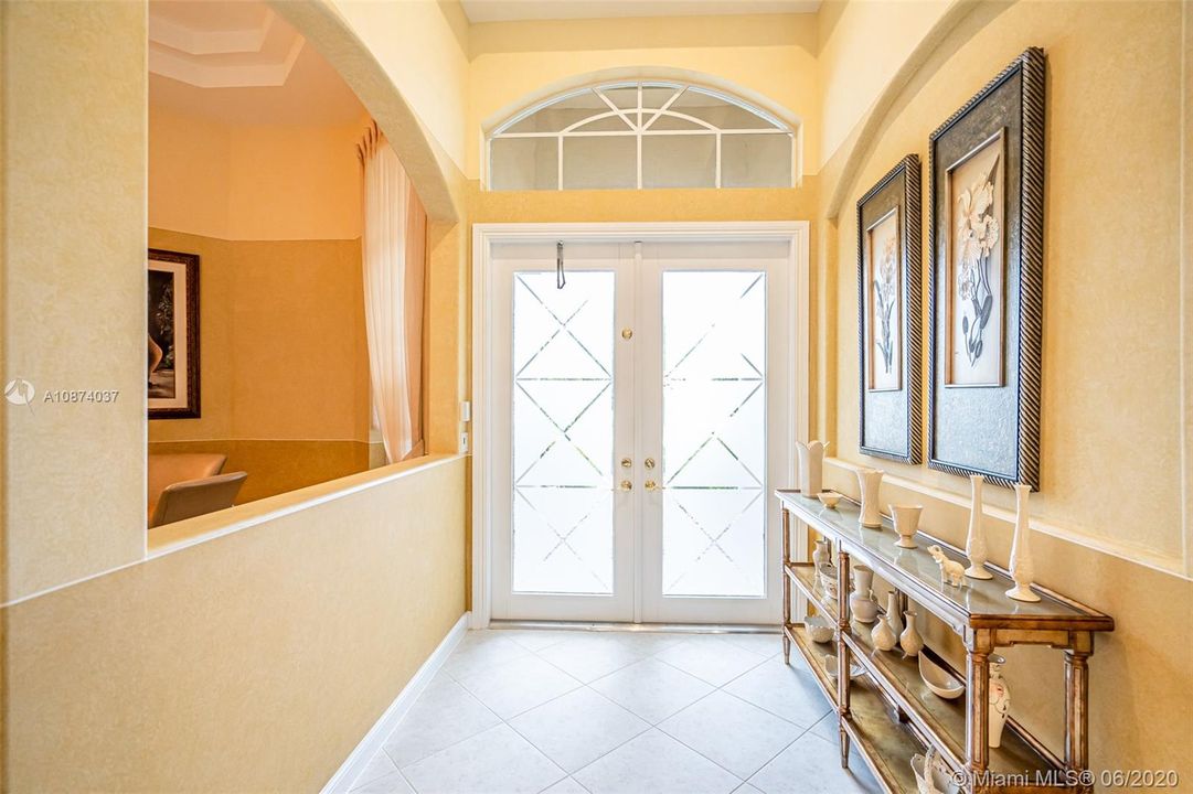 Foyer with etched glass entry doors