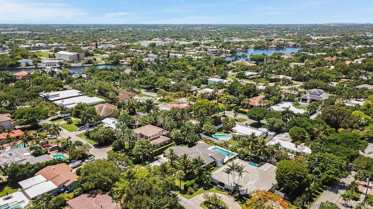 Recently Sold: $1,429,000 (3 beds, 3 baths, 2589 Square Feet)