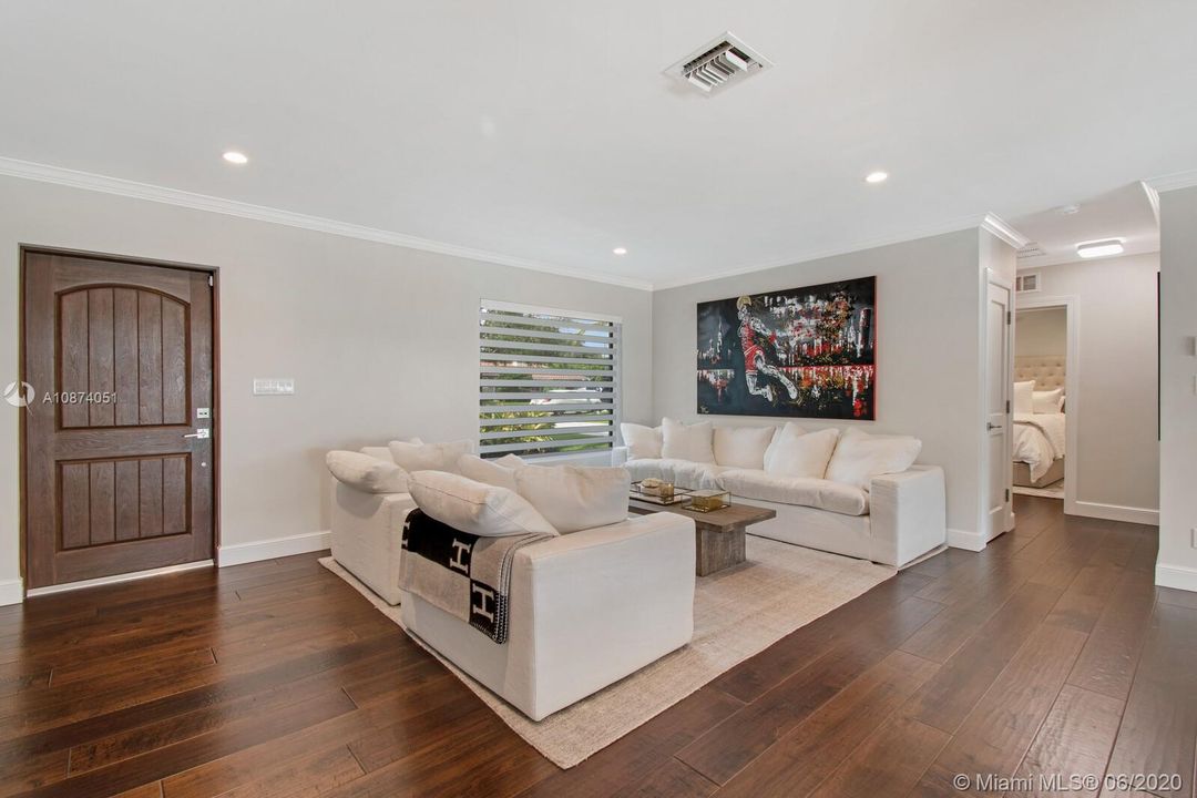 Recently Sold: $1,429,000 (3 beds, 3 baths, 2589 Square Feet)