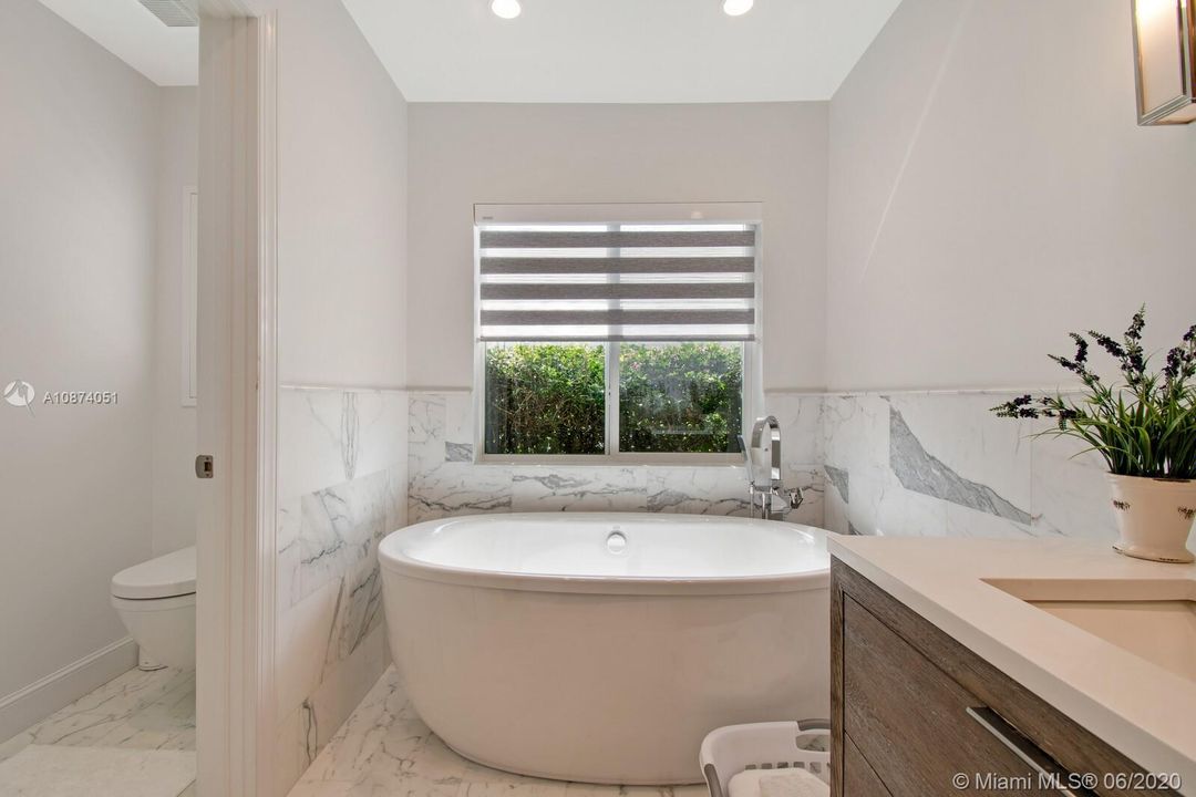 Recently Sold: $1,429,000 (3 beds, 3 baths, 2589 Square Feet)