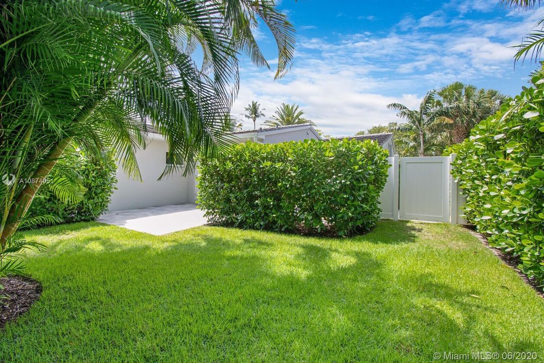 Recently Sold: $1,429,000 (3 beds, 3 baths, 2589 Square Feet)