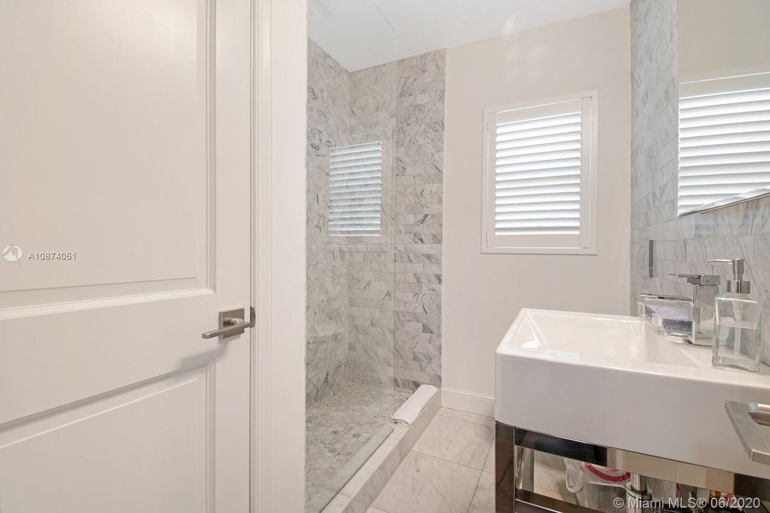 Recently Sold: $1,429,000 (3 beds, 3 baths, 2589 Square Feet)