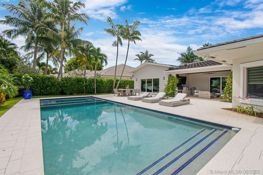 Recently Sold: $1,429,000 (3 beds, 3 baths, 2589 Square Feet)