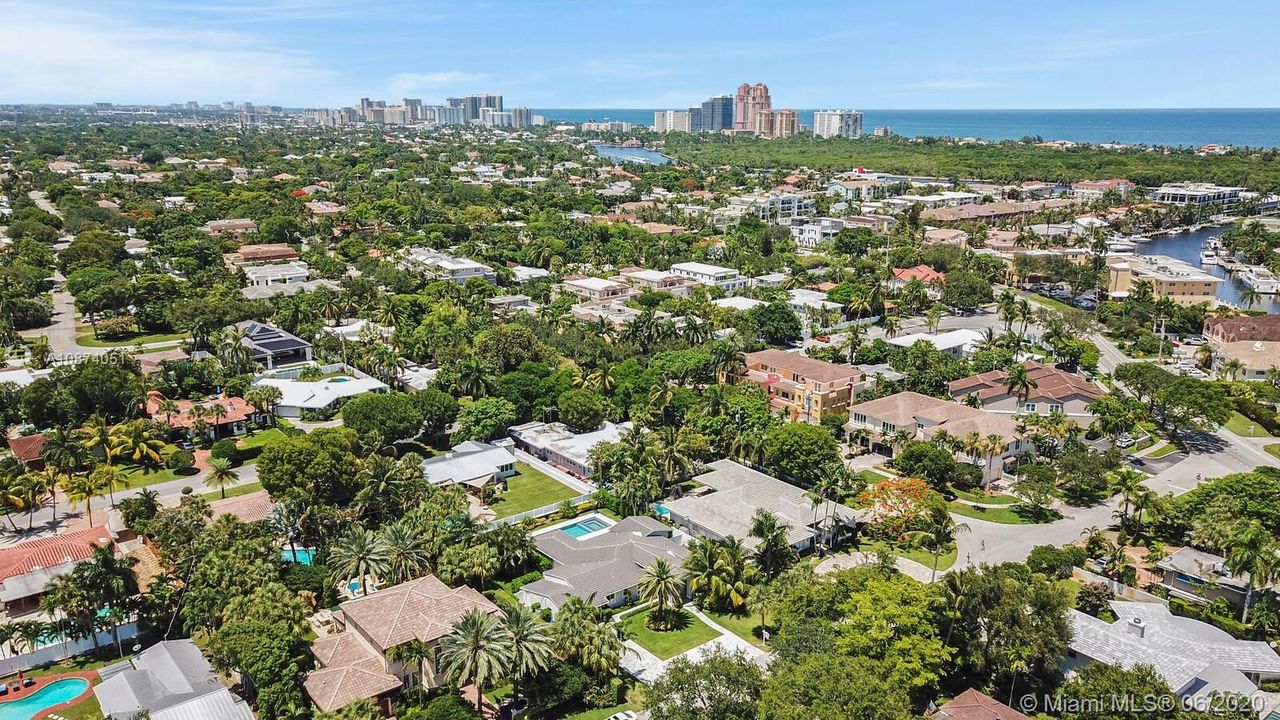 Recently Sold: $1,429,000 (3 beds, 3 baths, 2589 Square Feet)
