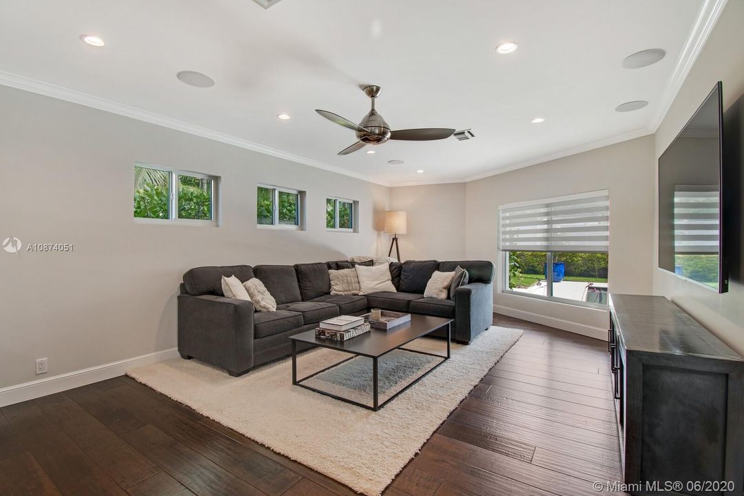 Recently Sold: $1,429,000 (3 beds, 3 baths, 2589 Square Feet)