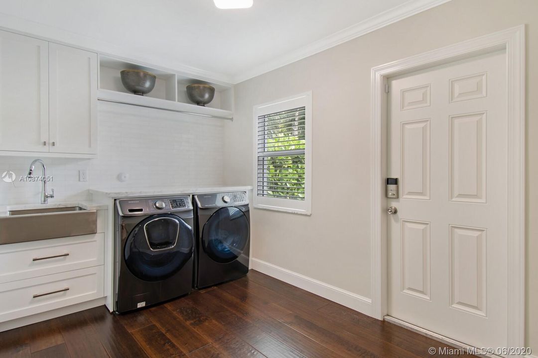 Recently Sold: $1,429,000 (3 beds, 3 baths, 2589 Square Feet)