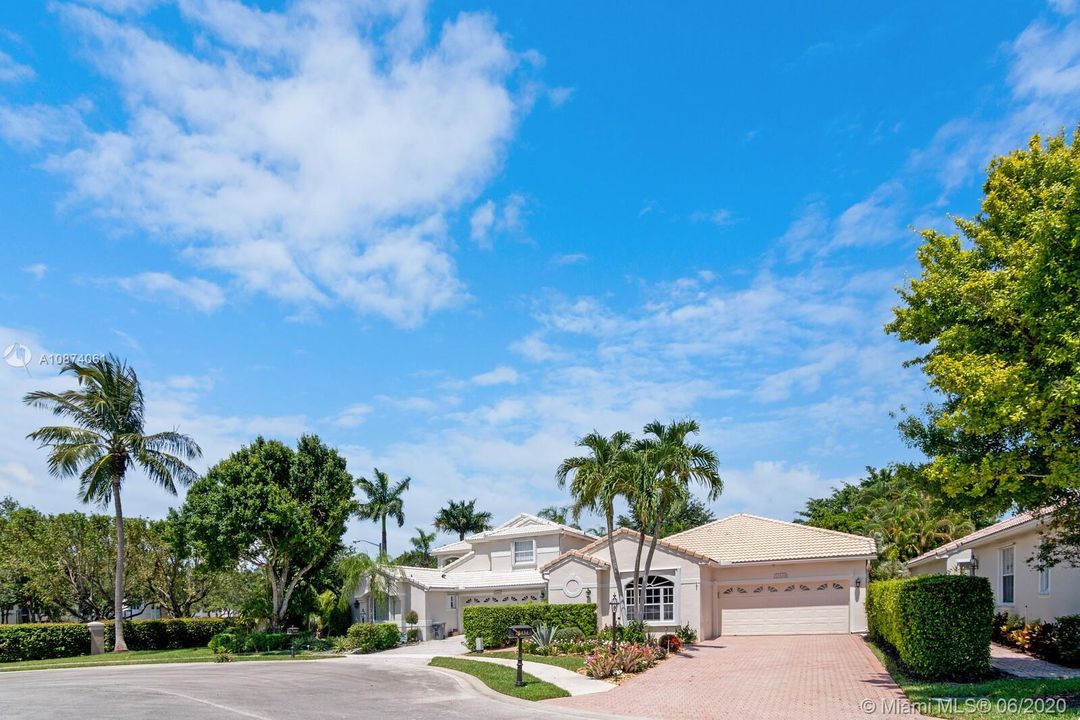 Recently Sold: $485,000 (3 beds, 2 baths, 2219 Square Feet)