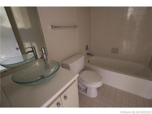 最近租的: $1,400 (2 贝兹, 2 浴室, 976 平方英尺)