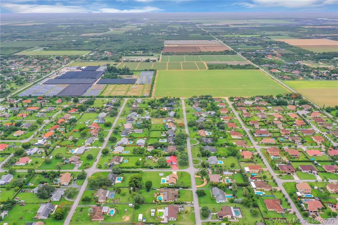 Vendido Recientemente: $435,900 (3 camas, 2 baños, 1954 Pies cuadrados)