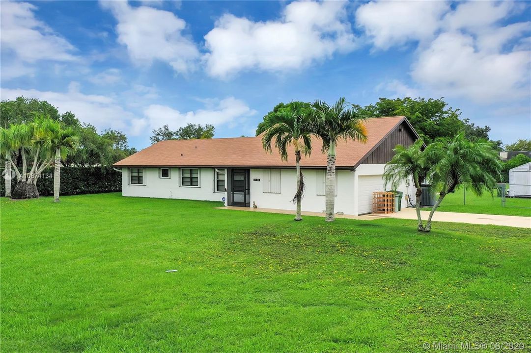 Vendido Recientemente: $435,900 (3 camas, 2 baños, 1954 Pies cuadrados)