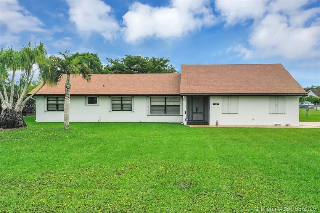 Vendido Recientemente: $435,900 (3 camas, 2 baños, 1954 Pies cuadrados)