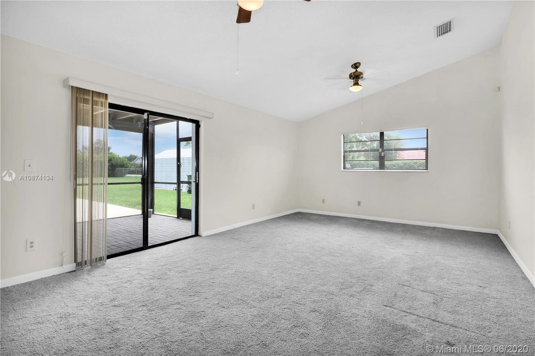 Vendido Recientemente: $435,900 (3 camas, 2 baños, 1954 Pies cuadrados)