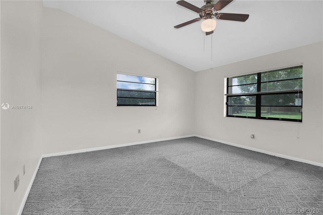Vendido Recientemente: $435,900 (3 camas, 2 baños, 1954 Pies cuadrados)