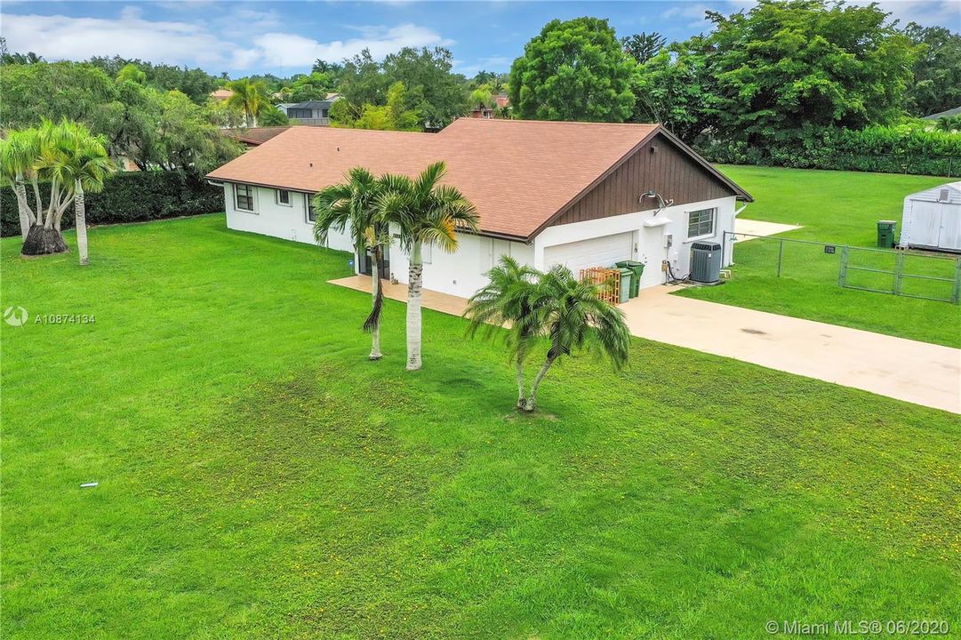 Vendido Recientemente: $435,900 (3 camas, 2 baños, 1954 Pies cuadrados)