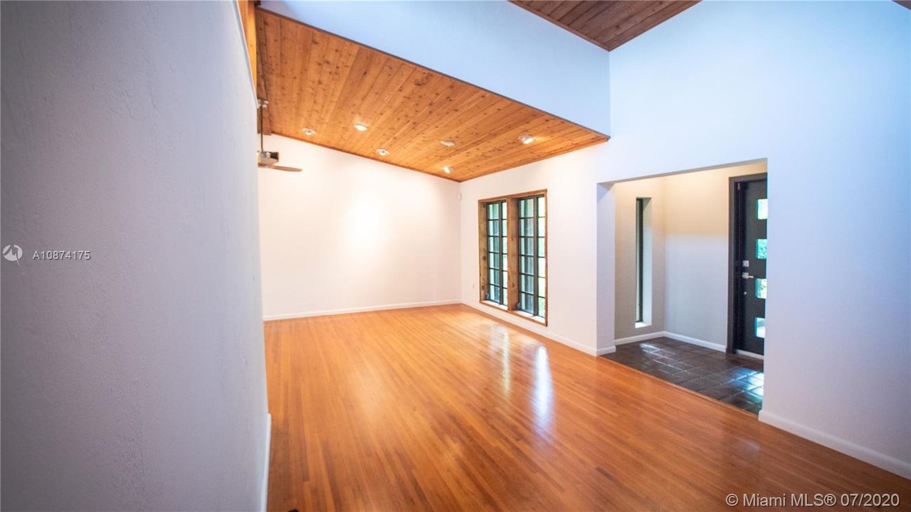 Recently Rented: $5,800 (4 beds, 3 baths, 2370 Square Feet)