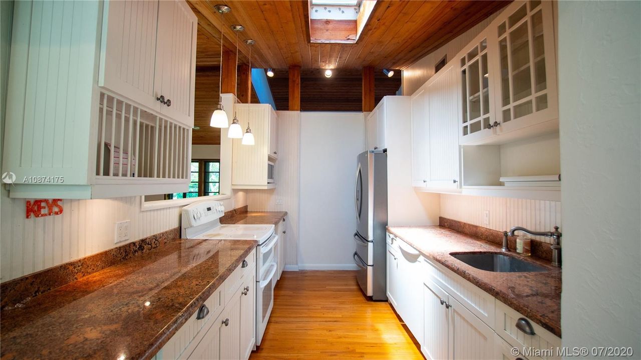 Recently Rented: $5,800 (4 beds, 3 baths, 2370 Square Feet)