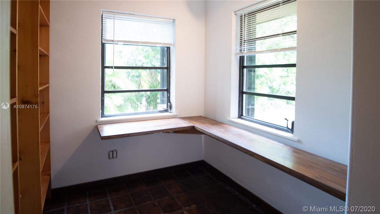 Recently Rented: $5,800 (4 beds, 3 baths, 2370 Square Feet)