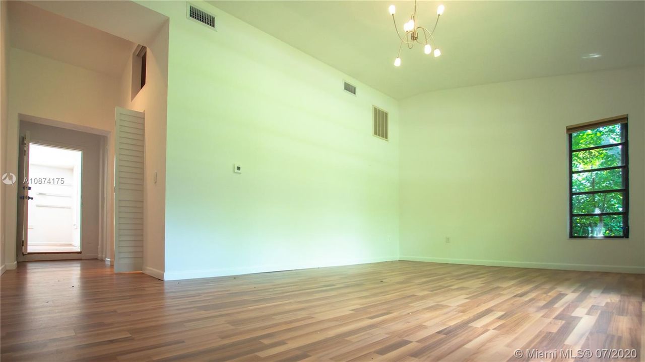 Recently Rented: $5,800 (4 beds, 3 baths, 2370 Square Feet)