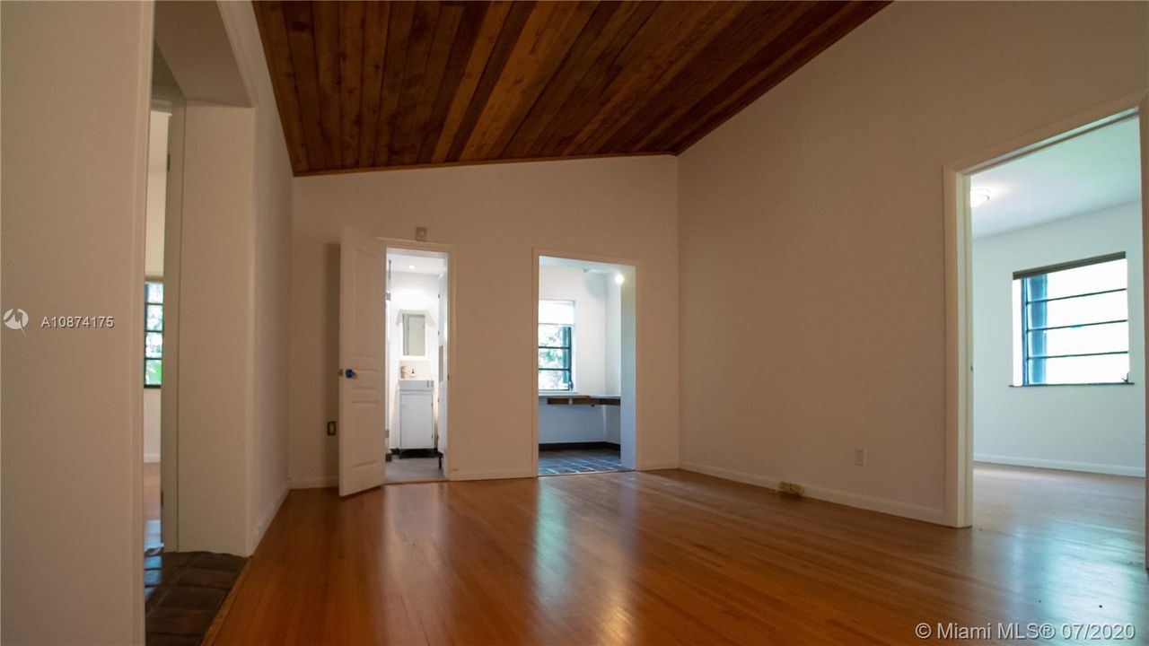 Recently Rented: $5,800 (4 beds, 3 baths, 2370 Square Feet)