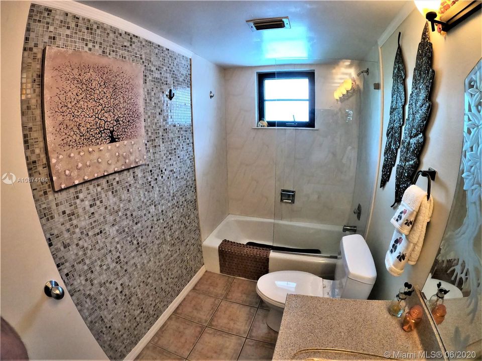 最近售出: $450,000 (3 贝兹, 2 浴室, 0 平方英尺)
