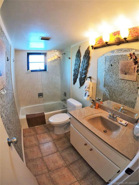 最近售出: $450,000 (3 贝兹, 2 浴室, 0 平方英尺)
