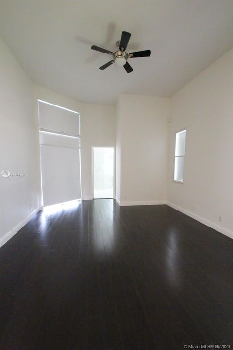 MASTER BEDROOM WITH ACCESS TO THE POOL