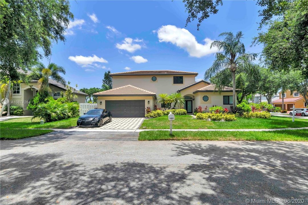 Recently Sold: $550,000 (5 beds, 3 baths, 3101 Square Feet)