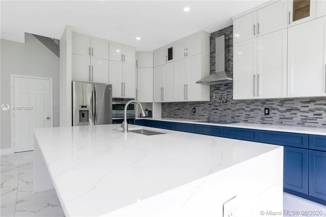Recently Sold: $550,000 (5 beds, 3 baths, 3101 Square Feet)