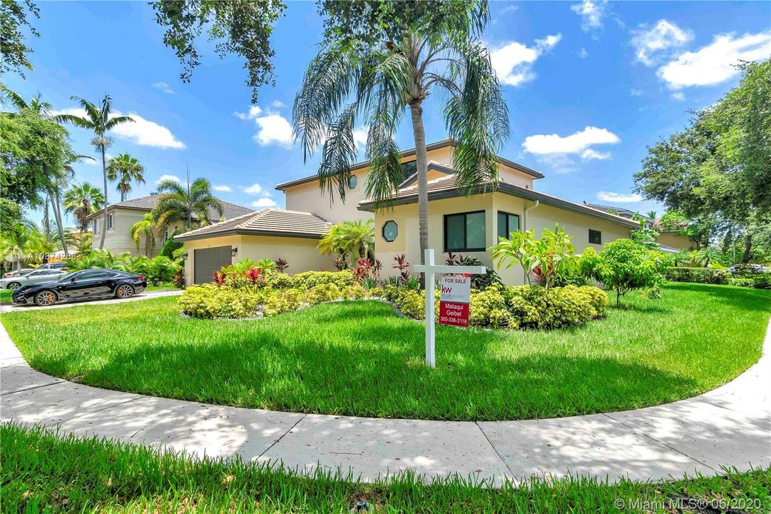 Recently Sold: $550,000 (5 beds, 3 baths, 3101 Square Feet)