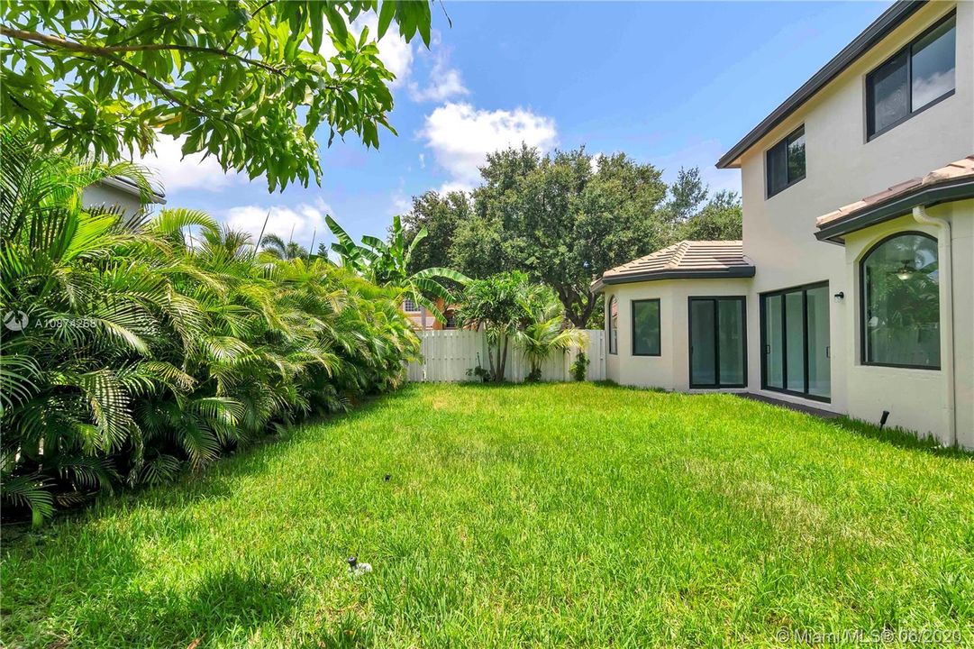 Recently Sold: $550,000 (5 beds, 3 baths, 3101 Square Feet)