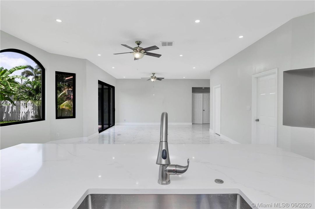 Recently Sold: $550,000 (5 beds, 3 baths, 3101 Square Feet)