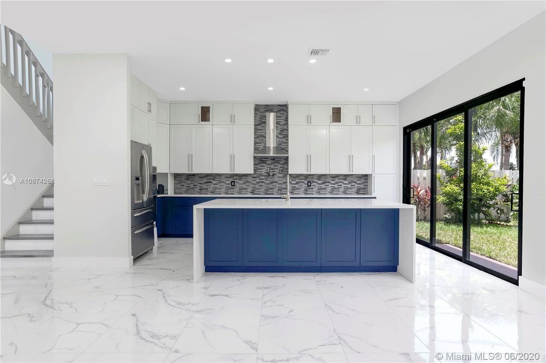 Recently Sold: $550,000 (5 beds, 3 baths, 3101 Square Feet)