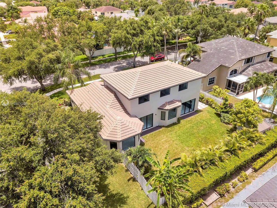 Recently Sold: $550,000 (5 beds, 3 baths, 3101 Square Feet)