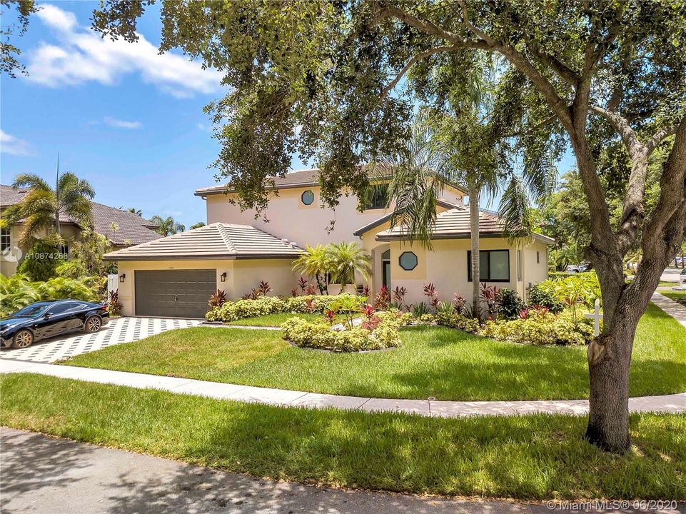 Recently Sold: $550,000 (5 beds, 3 baths, 3101 Square Feet)