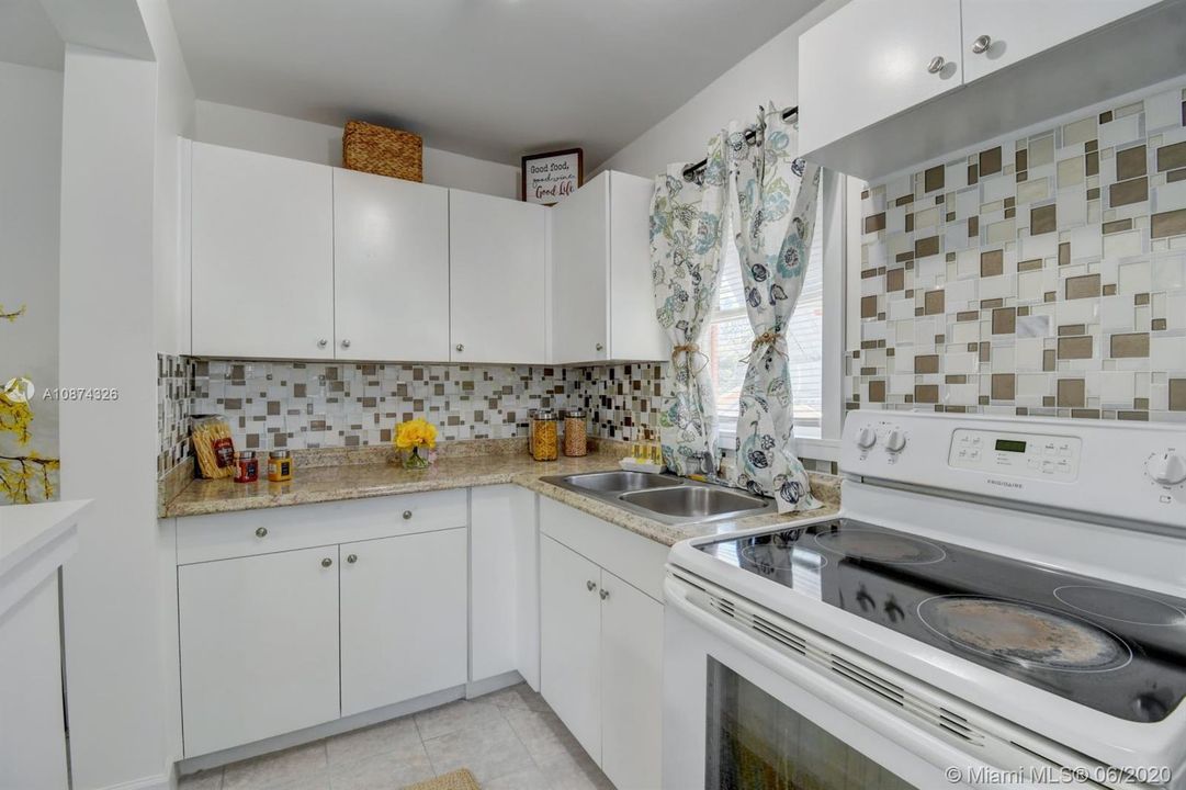最近售出: $509,000 (6 贝兹, 4 浴室, 1861 平方英尺)