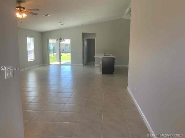 Recently Rented: $1,835 (4 beds, 2 baths, 1821 Square Feet)