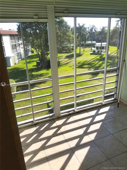 Vendido Recientemente: $51,900 (1 camas, 1 baños, 779 Pies cuadrados)