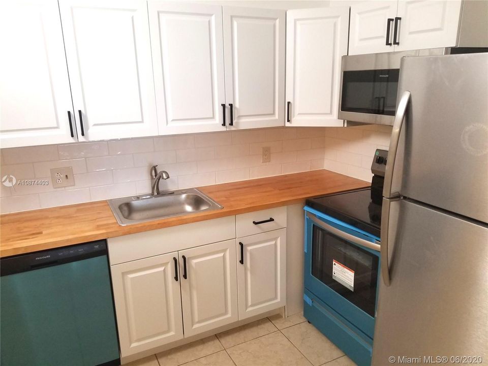 Recently Sold: $51,900 (1 beds, 1 baths, 779 Square Feet)