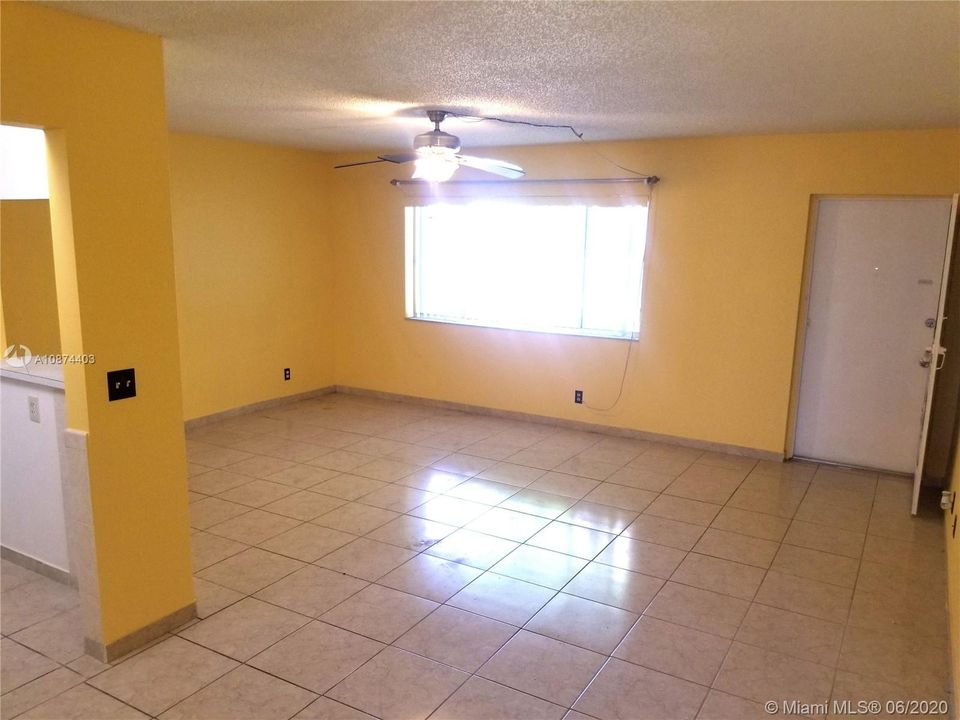 Recently Sold: $51,900 (1 beds, 1 baths, 779 Square Feet)