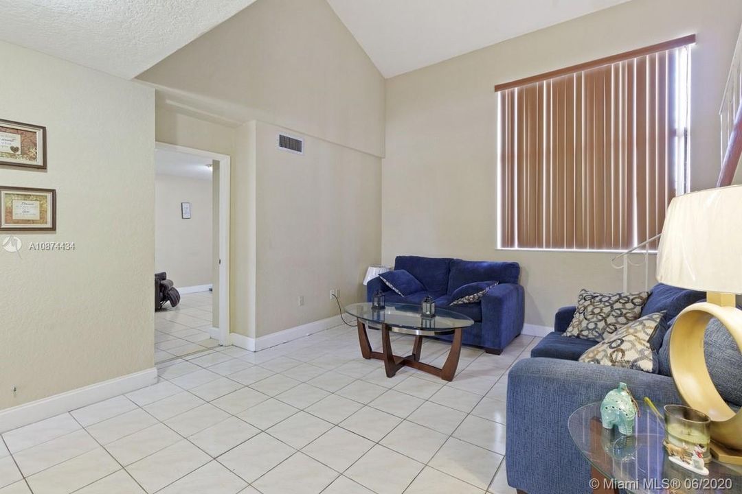 Recently Sold: $173,000 (3 beds, 2 baths, 972 Square Feet)